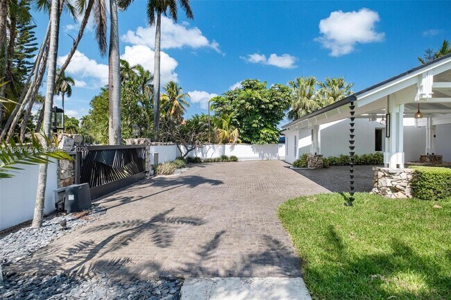 Building Photo - 1365 Bay Terrace