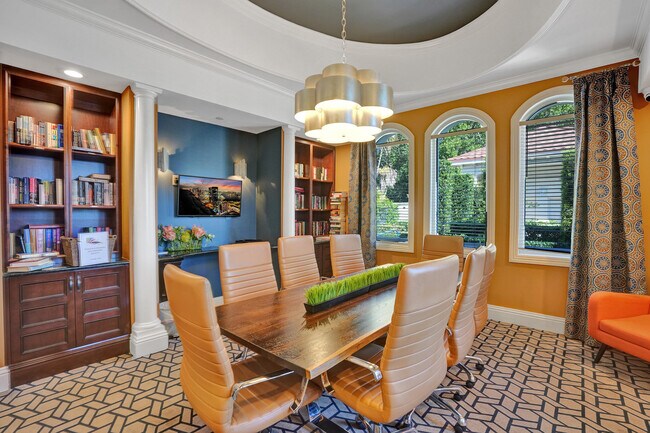 Building Photo - 2113 Tuscany Way