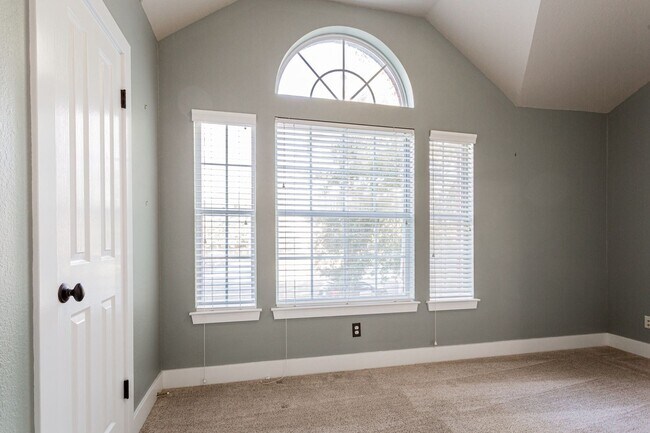 Building Photo - Gorgeous 4BR 2.5/BA Home with White Kitchen & Tree-Filled Yard