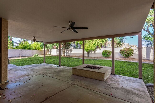 Building Photo - 3-bedroom plus bonus room with 3-car garage on large lot