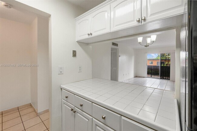 Building Photo - 677 SW 9th Ave