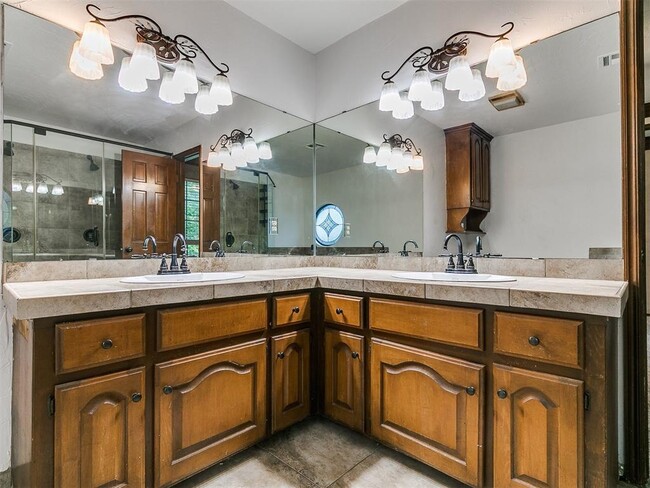 Building Photo - 1117 NW 198th St