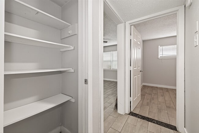 Building Photo - 1230 Shadowdale Dr