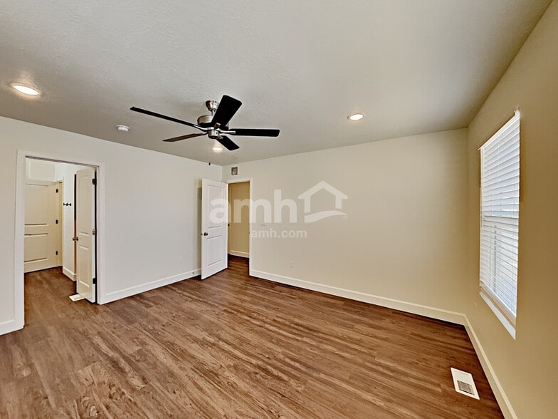 Building Photo - 6113 W Arranmore Dr