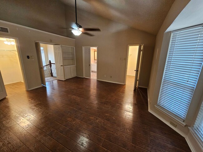 Building Photo - 2 story condo with garage
