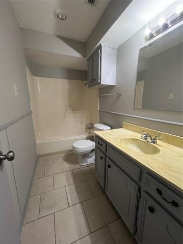 Building Photo - 826 Skyline Dr