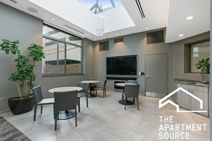 Building Photo - 1130 N Dearborn St