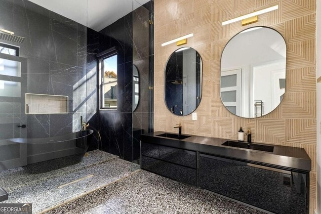 Building Photo - 3600 Lower Roswell Rd