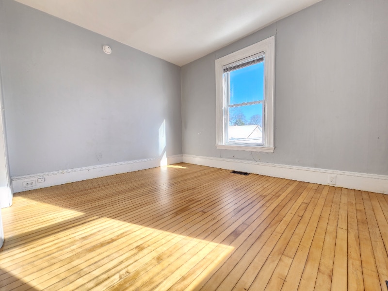 Building Photo - 72 Pier St