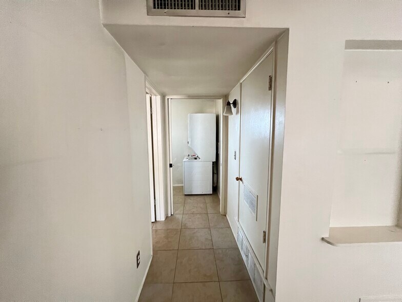 Building Photo - 524 W Fairway Dr