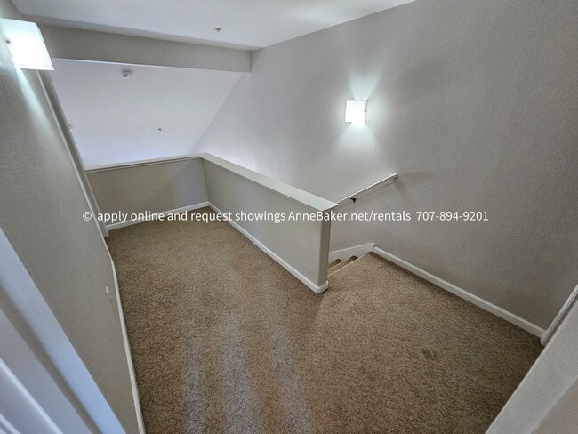 Building Photo - Close to Shopping Cloverdale 2 Bedroom Available Now