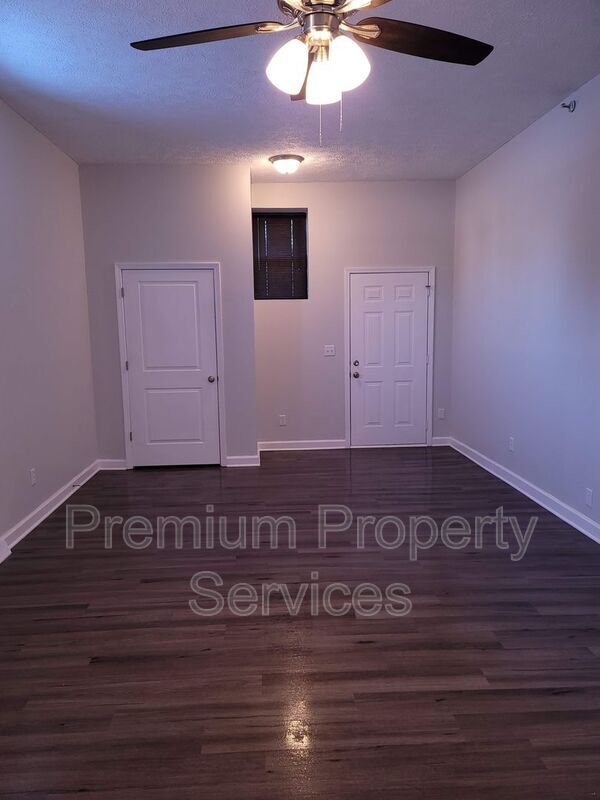 Building Photo - 2208 8th St