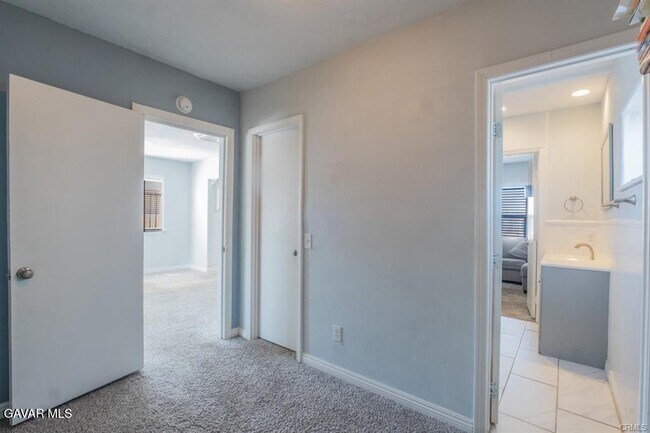 Building Photo - 2725 Desert St