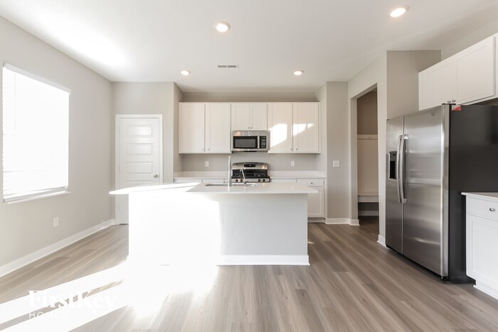 Building Photo - 2323 S Carlota Dr