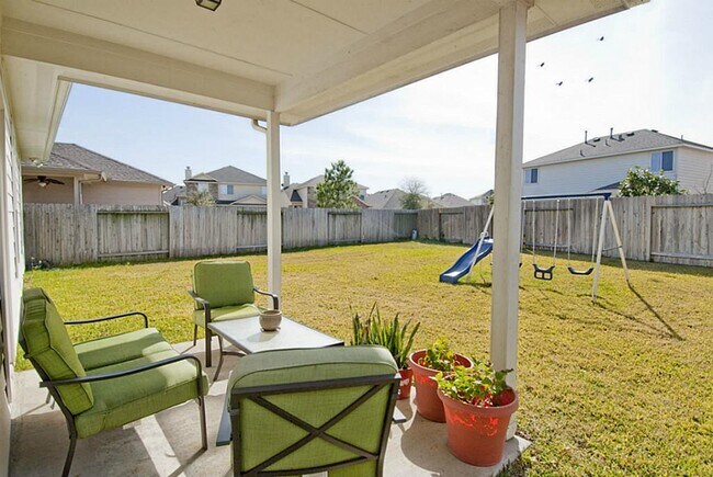 Building Photo - 6450 Applewood Forest Dr