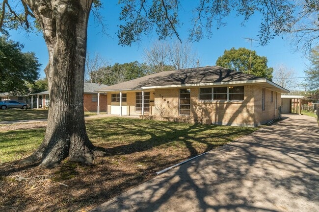 Building Photo - 1706 Colby Dr