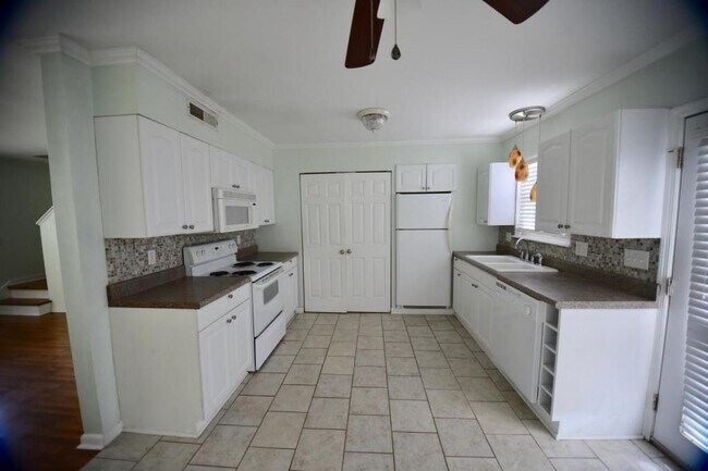 Building Photo - 1423 Ashley River Rd