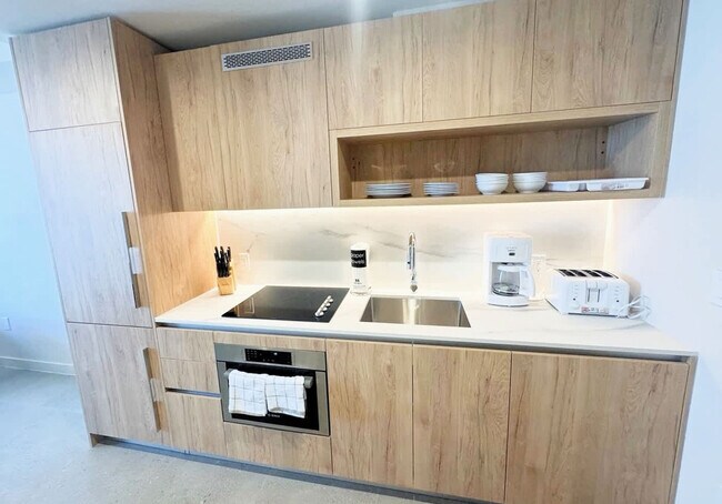 Building Photo - 11 NE 6th St