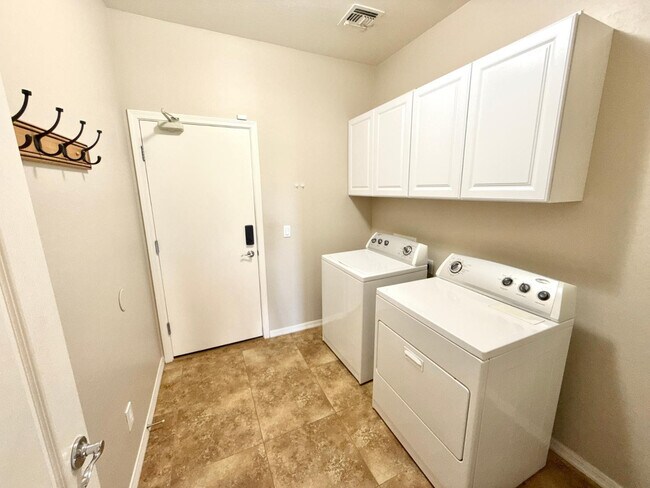 Building Photo - 17455 W Meadow Ln