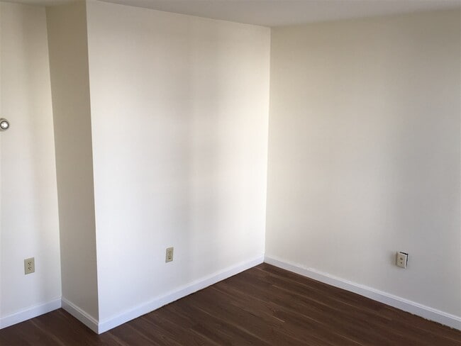 Building Photo - 141 Second St