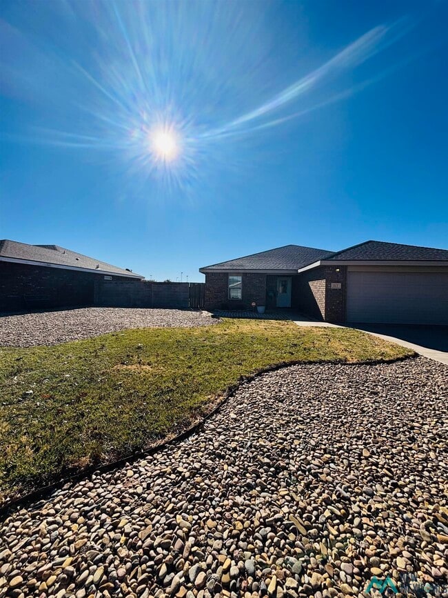 Building Photo - 517 Almond Tree Ln