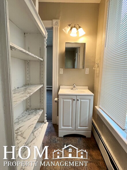 Building Photo - 229 Center St