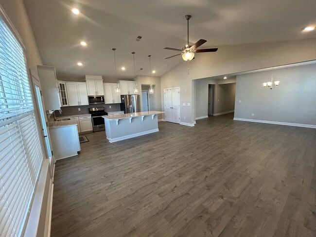 Building Photo - 585 Oyster Dr
