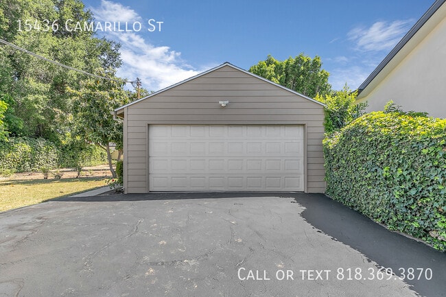 Building Photo - 15436 Camarillo St