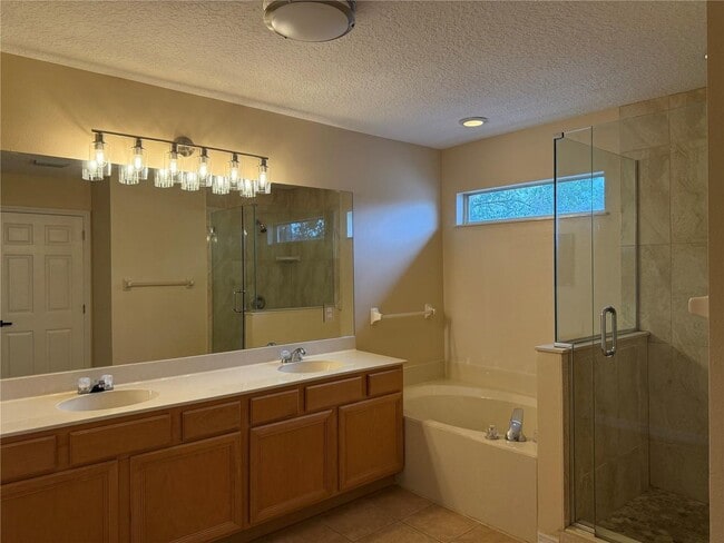 Building Photo - Modern Upgrade Home in Debary