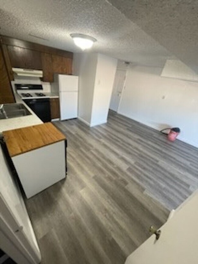 Building Photo - SINGLE FAMILY HOUSING -  2 bed/1 bath just off of University Parkway in Orem