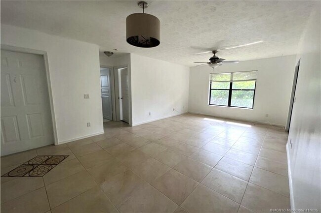 Building Photo - 6543 SE Federal Hwy