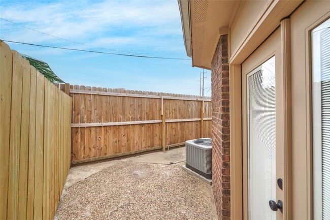 Building Photo - 1014 Graham Dr