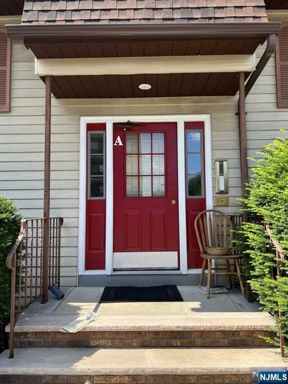 Primary Photo - 385 Midland Ave