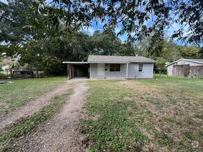 Building Photo - Lovely 2 Bedroom 1 Bath Home!