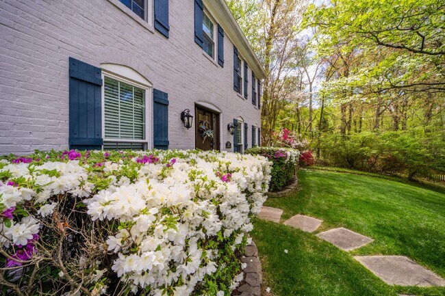 Building Photo - Extensively Renovated 4-Bedroom Home in Prime Location! Unbelievable custom kitchen.