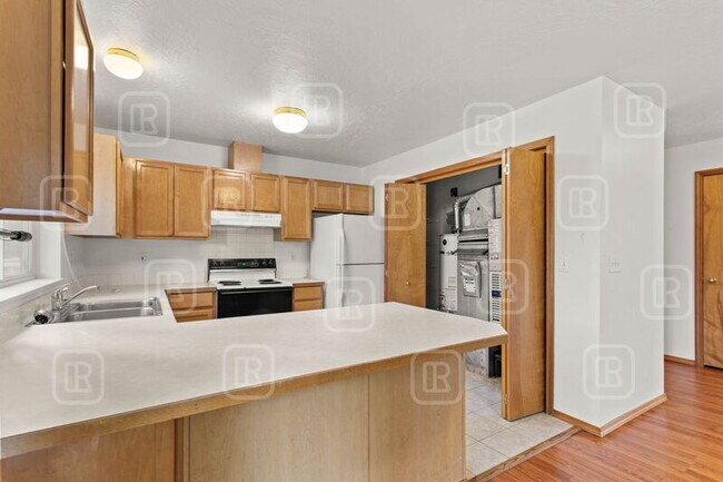 Building Photo - 1325 W Qualchan Dr