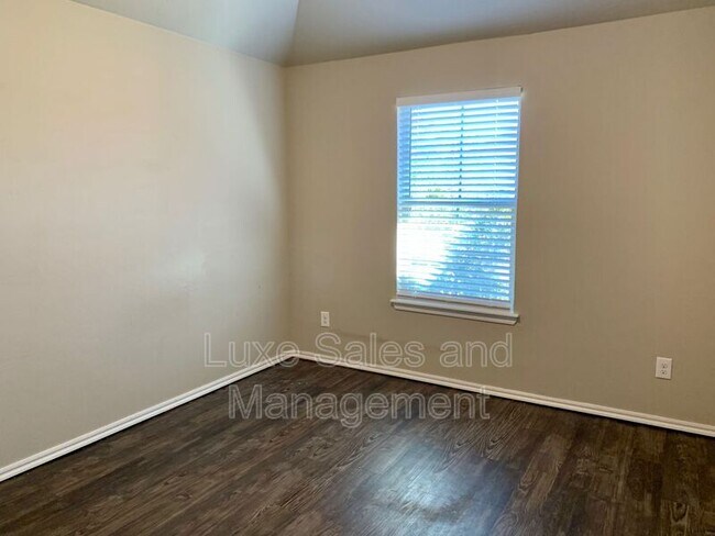 Building Photo - 11213 Coachmans Rd