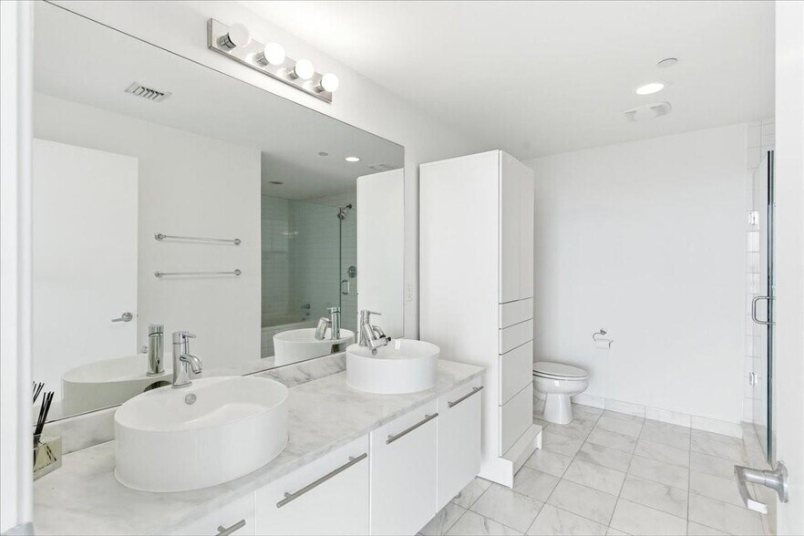 Building Photo - 888 Biscayne Blvd
