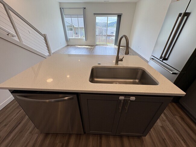 Building Photo - 6157 Blue River Dr SE