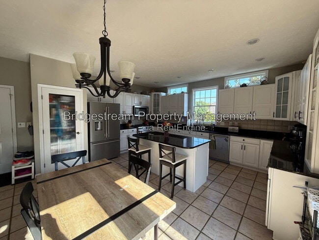 Building Photo - 7425 Pelbrook Farm Dr