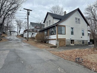 Building Photo - 16 Lark St