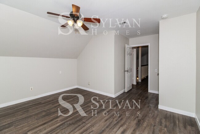 Building Photo - Prepare to fall in love with this 4BR, 2.5BA home.