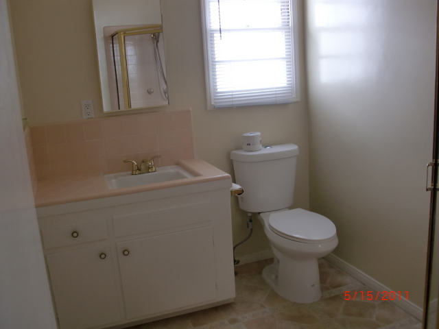 Bathroom - 1712 Barry Ave