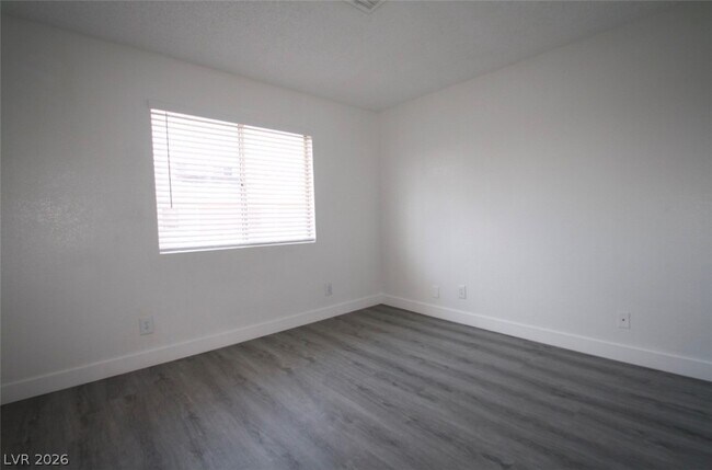 Building Photo - 921 Snug Harbor St