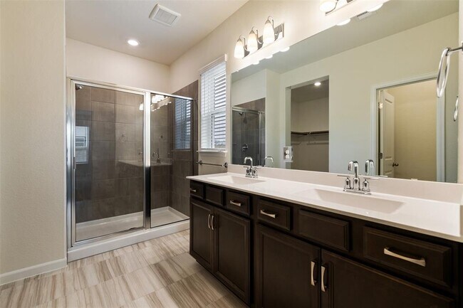 Building Photo - 801 Simmental Loop