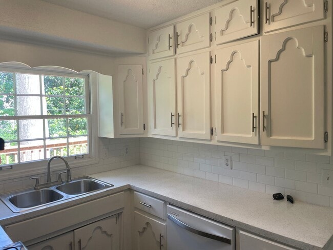 Building Photo - For Rent