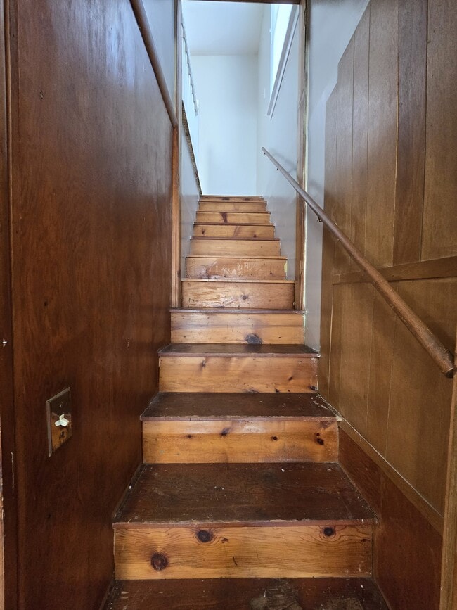 Building Photo - 526 Martinson N