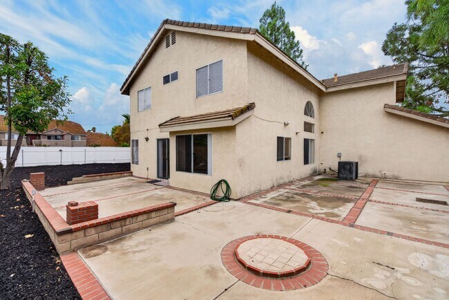 Building Photo - 7272 Foxcroft St
