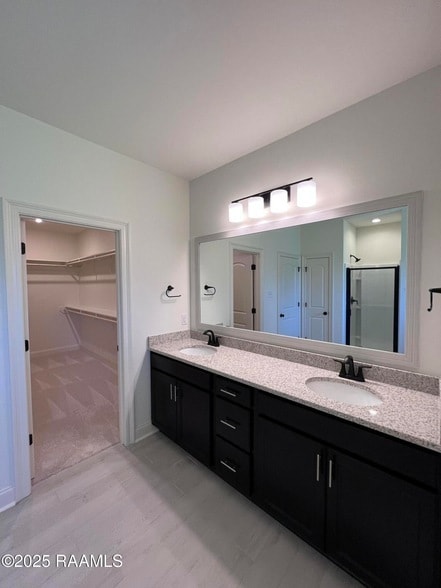 Building Photo - 107 Tenor St