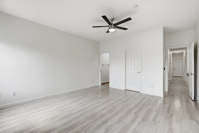 Building Photo - 7500 E Deer Valley Rd